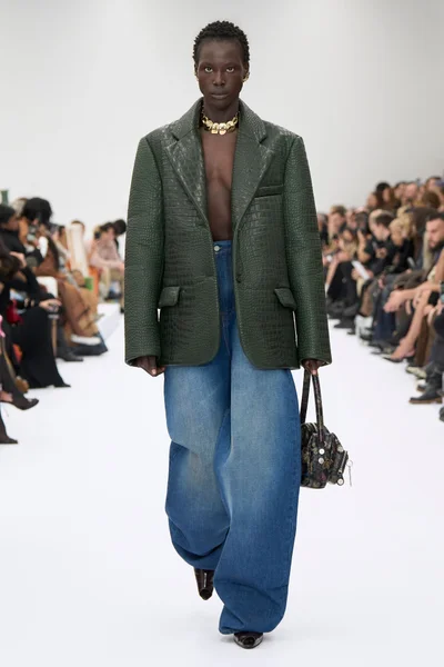 Look 3